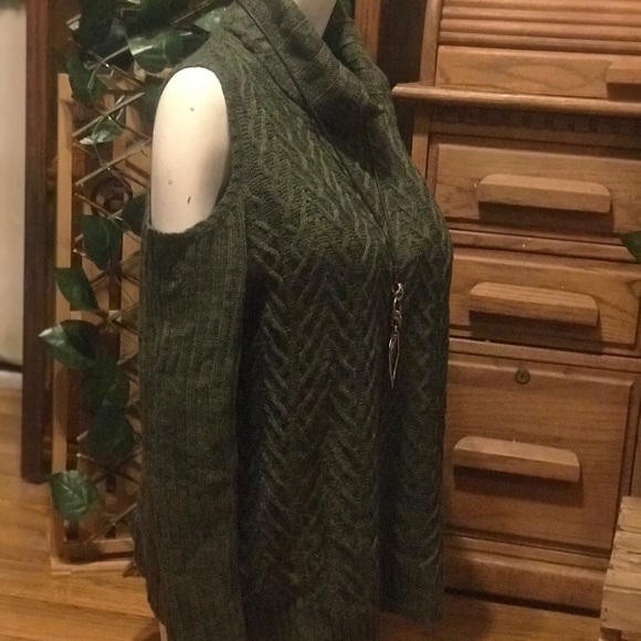 Faded Glory Cold shoulder Sweater with small Cowl type collar Womans size 20 - Picture 6 of 6